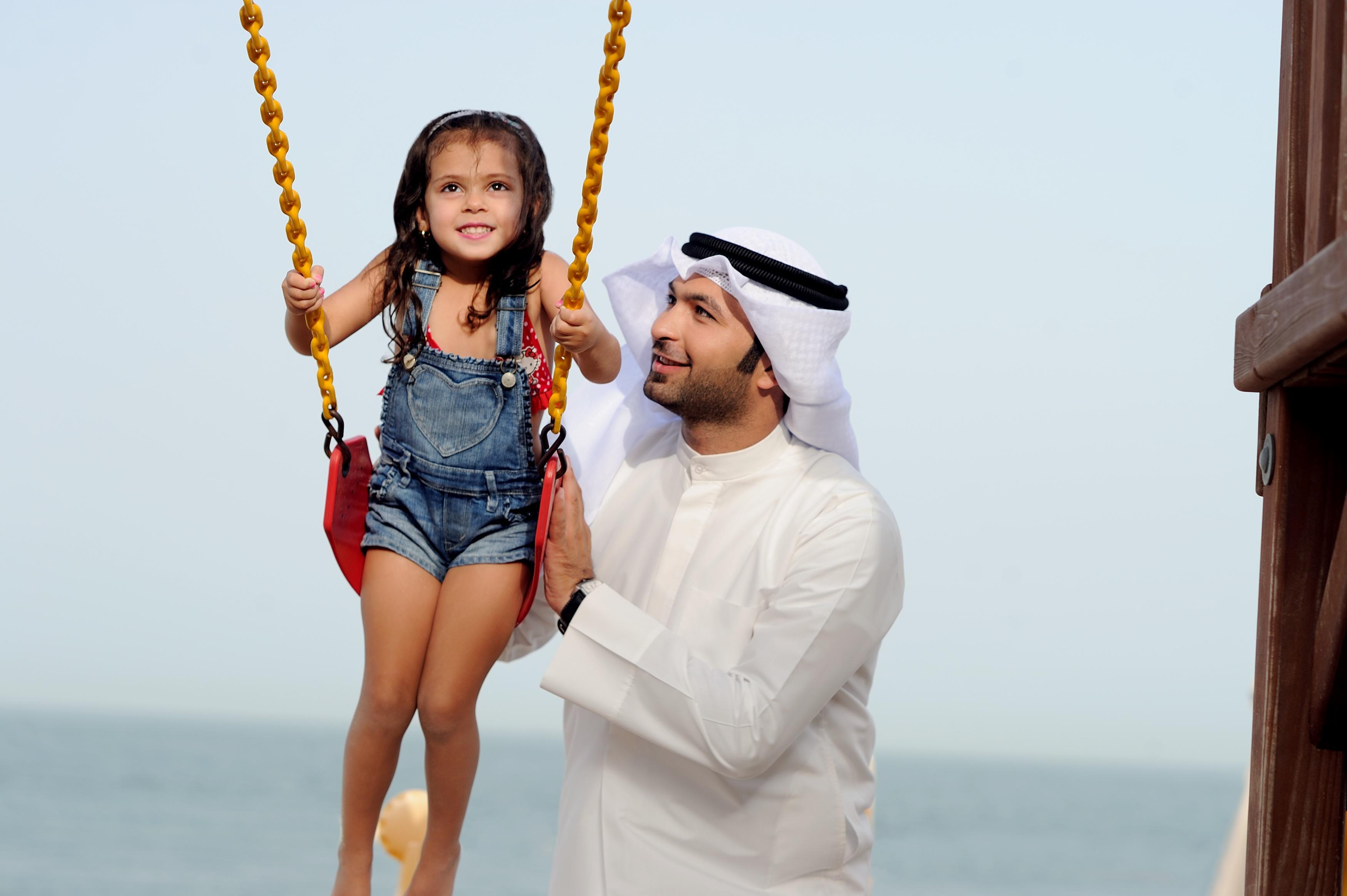 Moevenpick Hotel & Resort Al Bida'A Salmiya Экстерьер фото A father and daughter in the United Arab Emirates