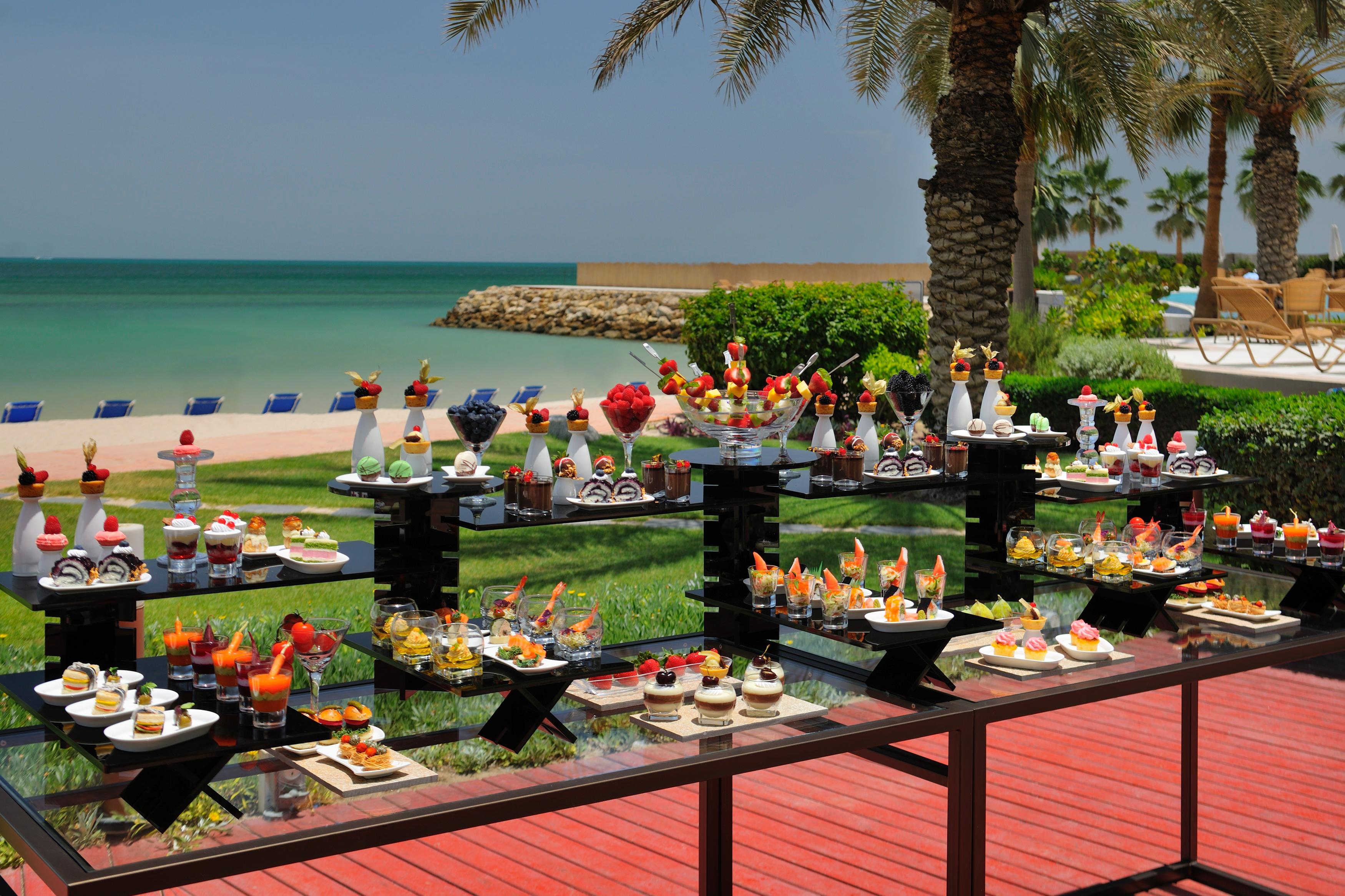 Moevenpick Hotel & Resort Al Bida'A Salmiya Экстерьер фото Beach at the hotel