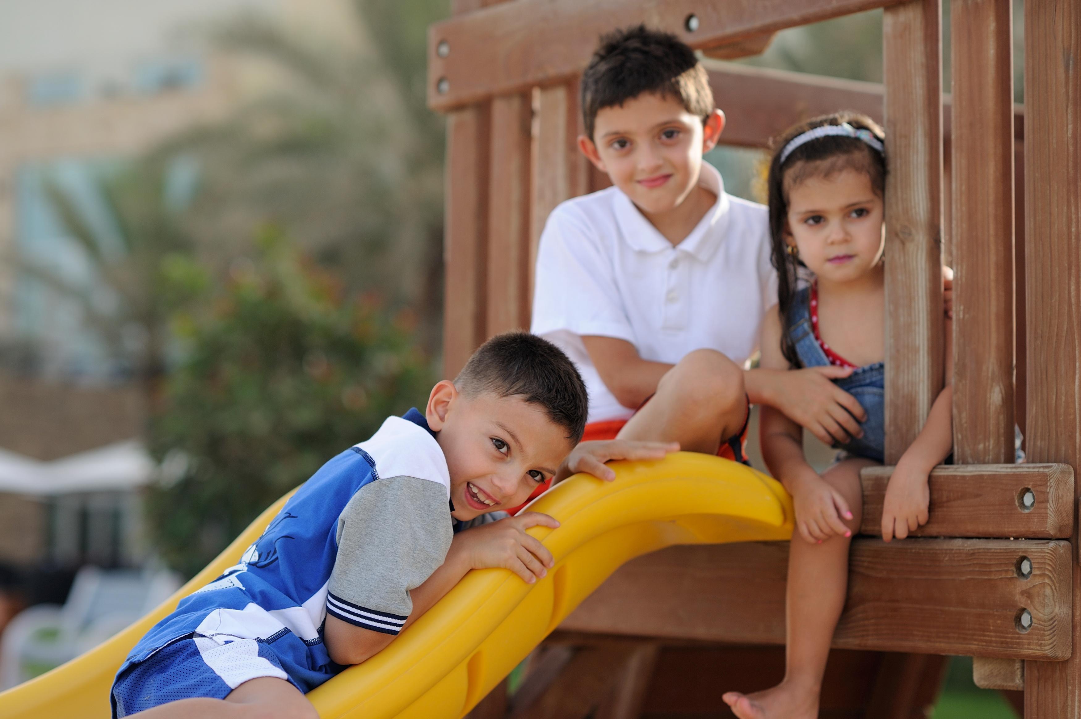 Moevenpick Hotel & Resort Al Bida'A Salmiya Экстерьер фото Children playing on a slide