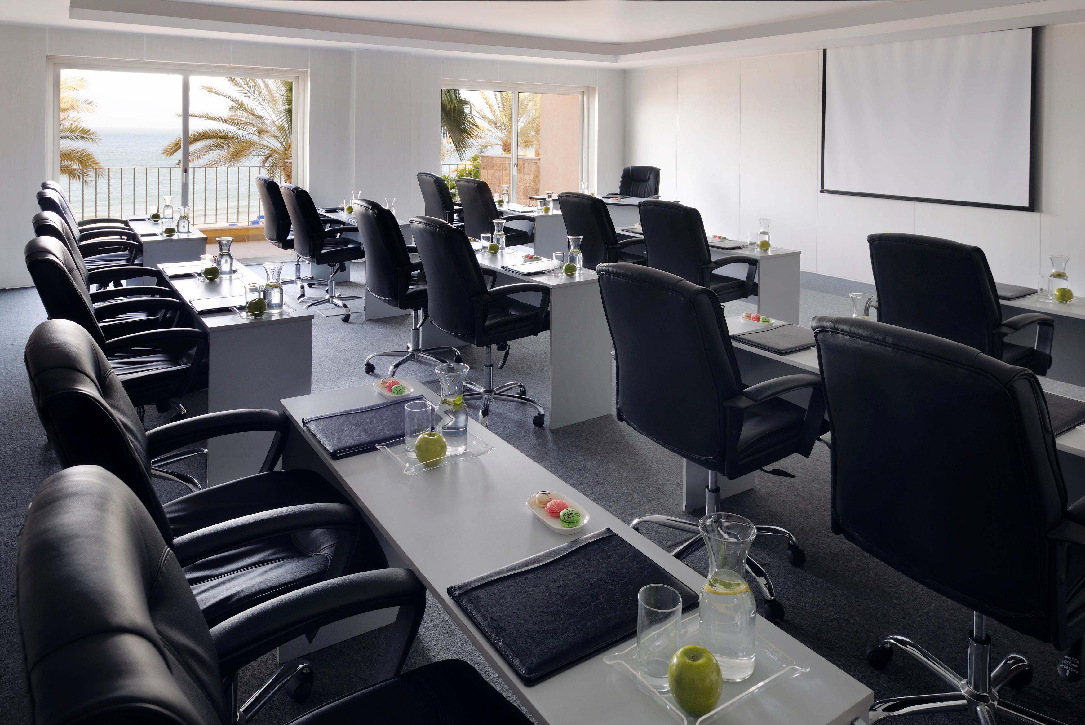 Moevenpick Hotel & Resort Al Bida'A Salmiya Экстерьер фото Meeting room