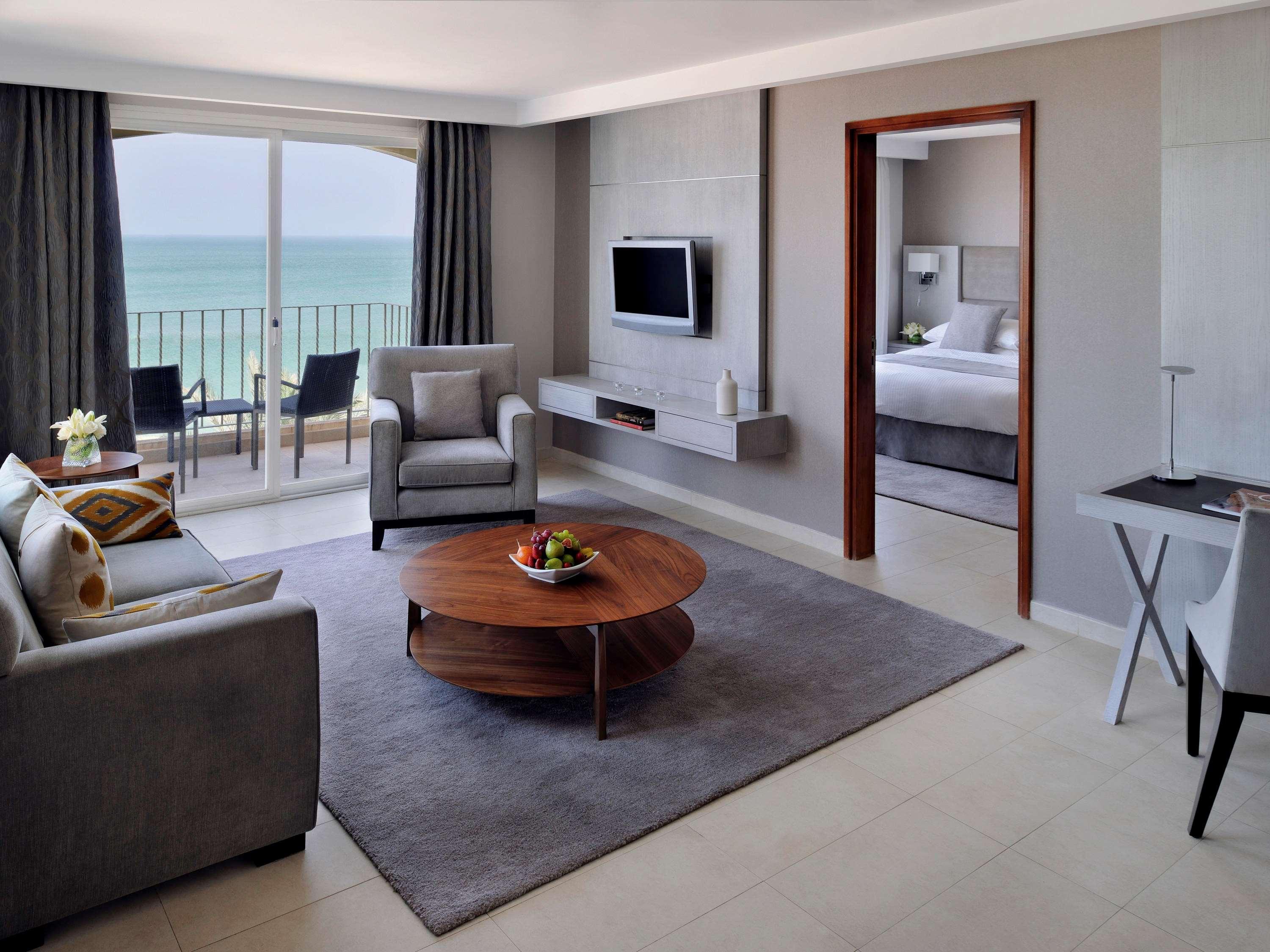 Moevenpick Hotel & Resort Al Bida'A Salmiya Экстерьер фото A suite at the Jumeirah Beach Hotel