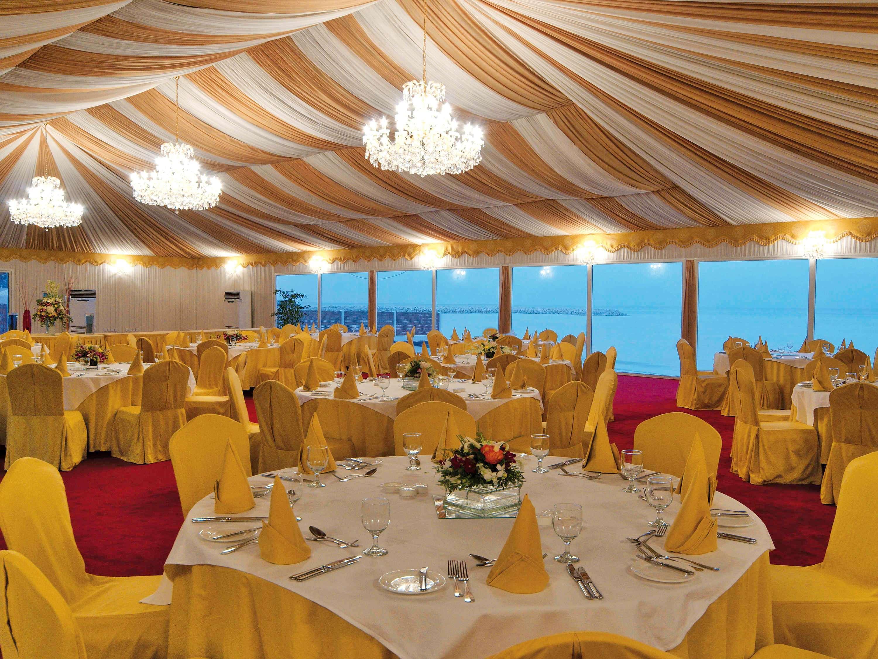 Moevenpick Hotel & Resort Al Bida'A Salmiya Экстерьер фото The interior of the tent