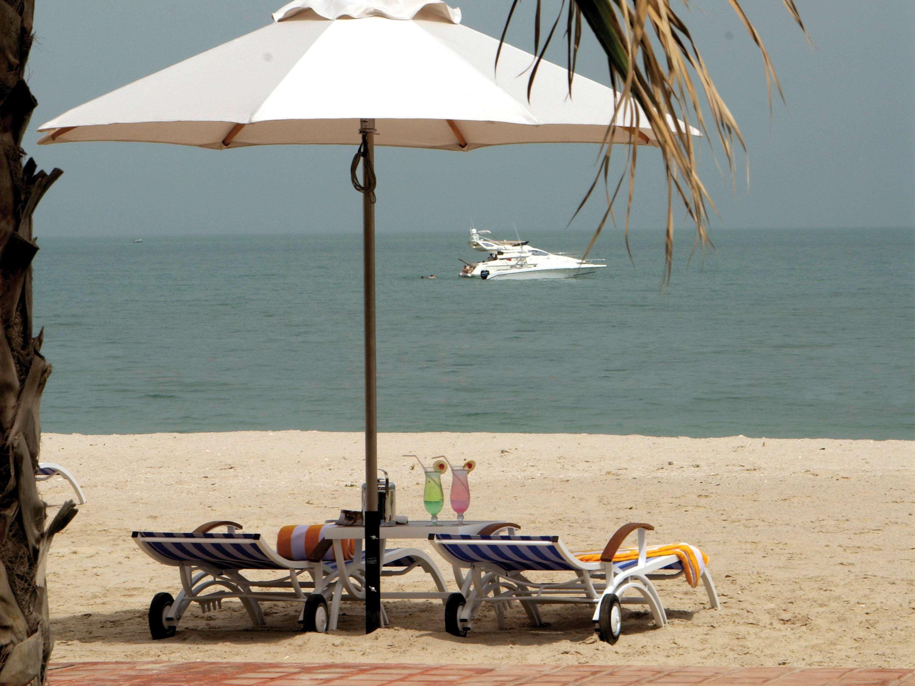 Moevenpick Hotel & Resort Al Bida'A Salmiya Экстерьер фото Beach at the Palm Beach Hotel