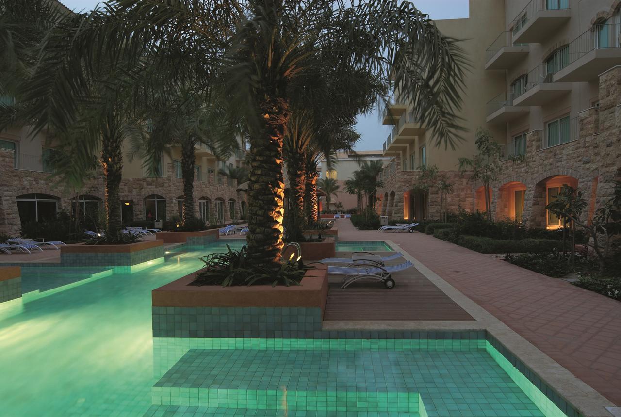 Moevenpick Hotel & Resort Al Bida'A Salmiya Номер фото The pool at the hotel