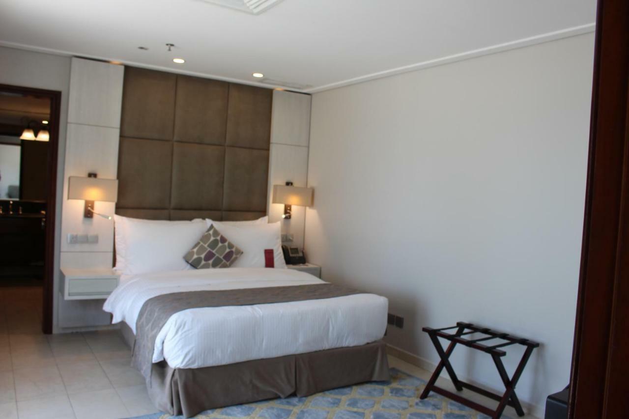 Moevenpick Hotel & Resort Al Bida'A Salmiya Экстерьер фото A bedroom at the hotel